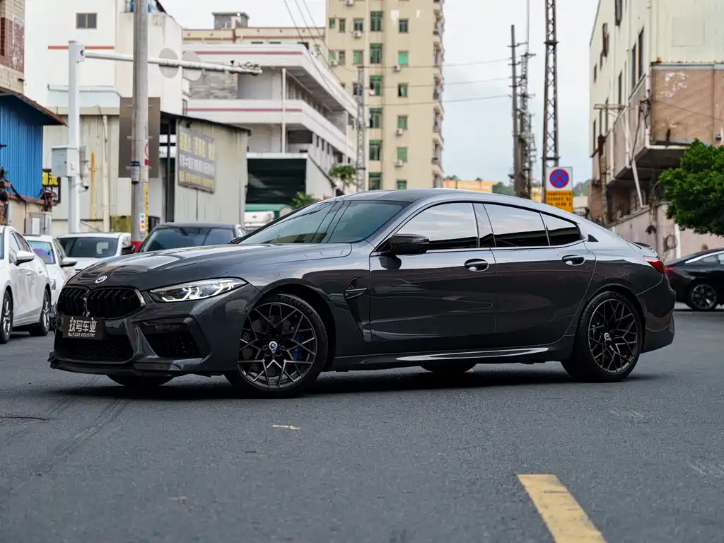 BMW M8 2022