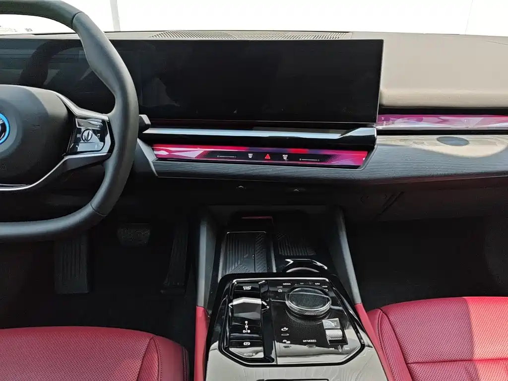 BMW i5 2024 eDrive 35L Luxury