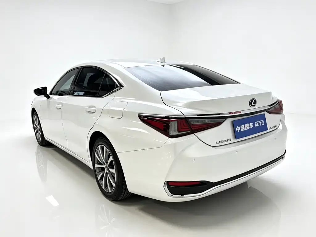 Lexus ES 2020 200