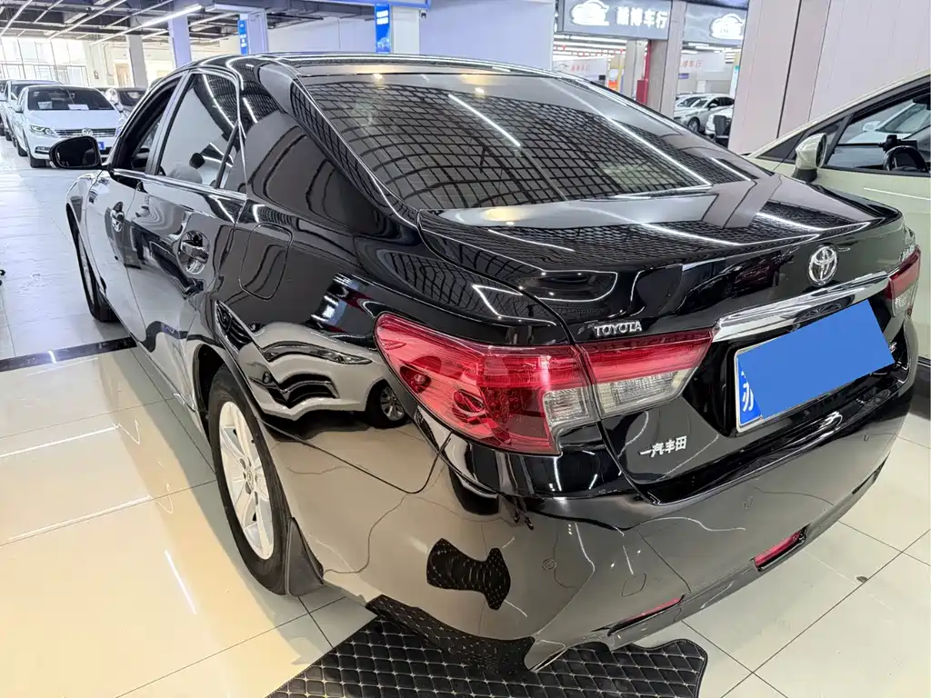 Toyota Reiz — миниатюра 7