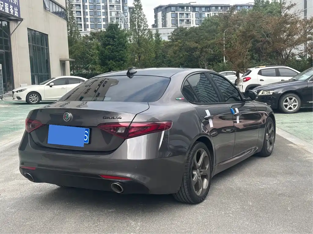 Alfa Romeo Giulia — миниатюра 13