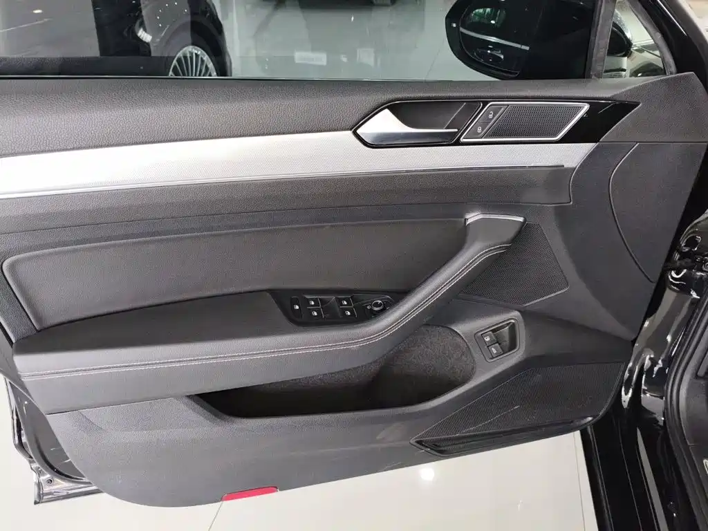 Volkswagen Magotan PHEV — миниатюра 7