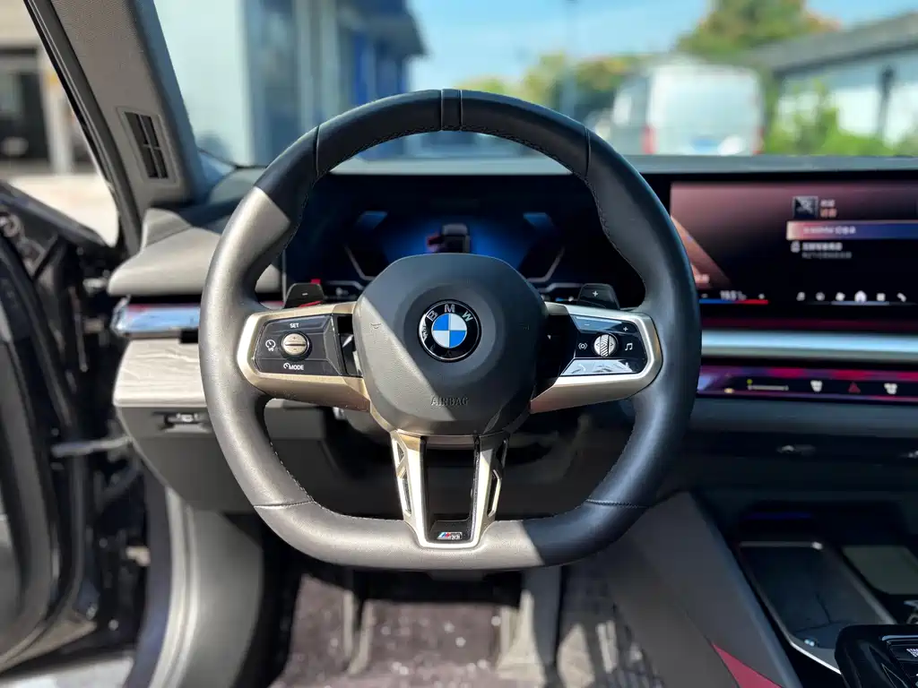 BMW 5 Series — миниатюра 16