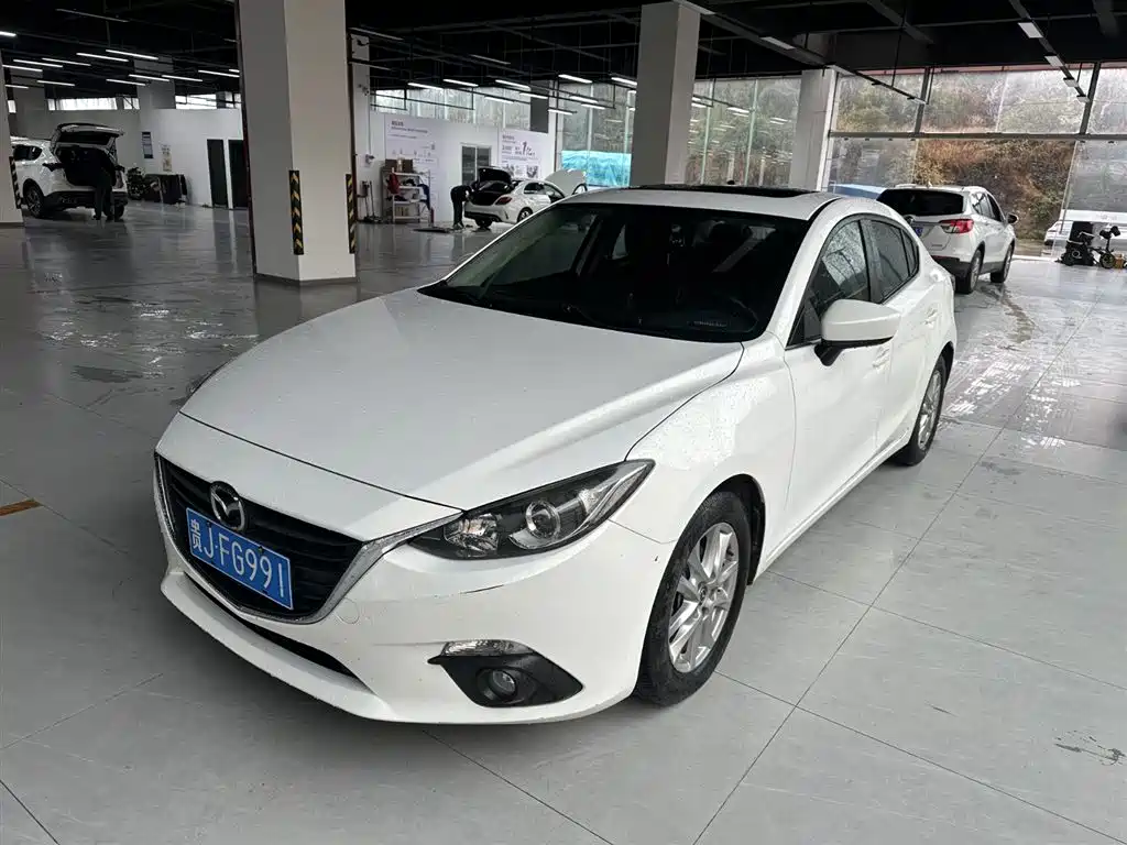 Mazda 3 Axela 2015