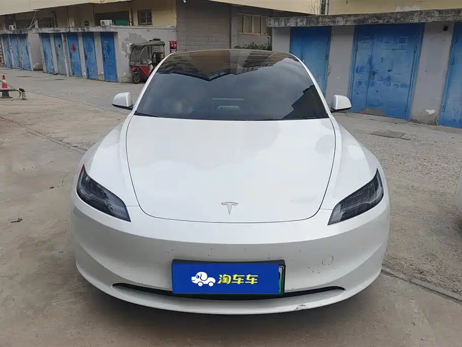 TESLA MODEL 3