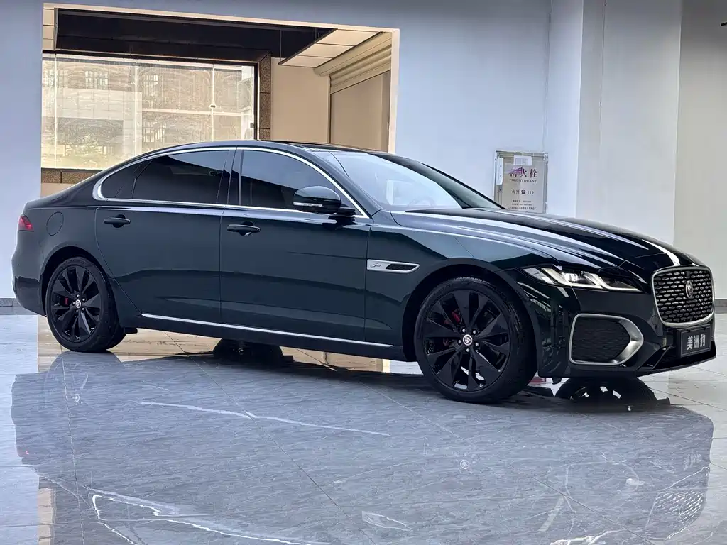 Jaguar XFL — миниатюра 3