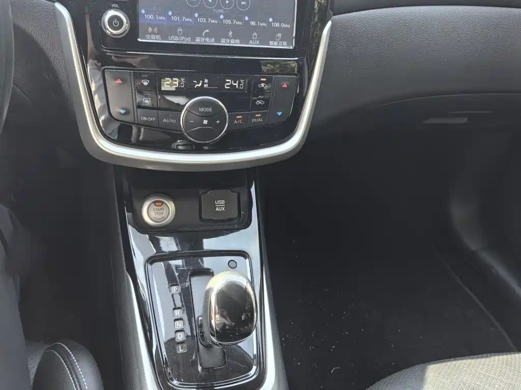 Nissan Tiida — миниатюра 15