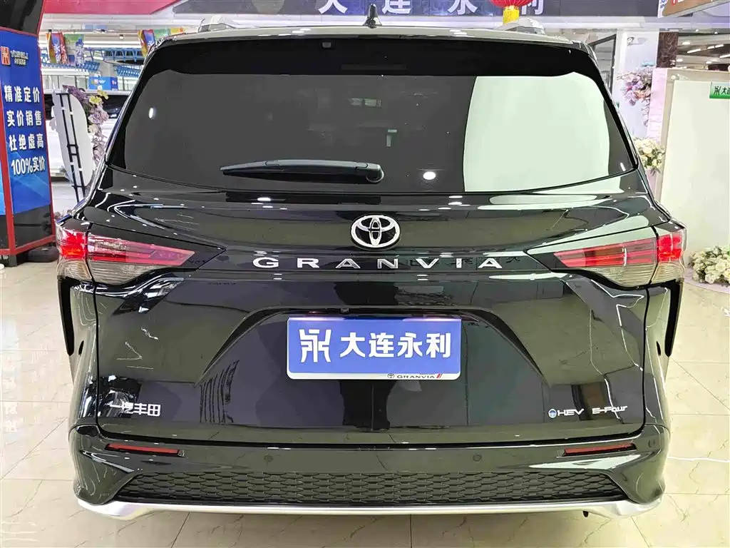 Toyota Granvia — миниатюра 5