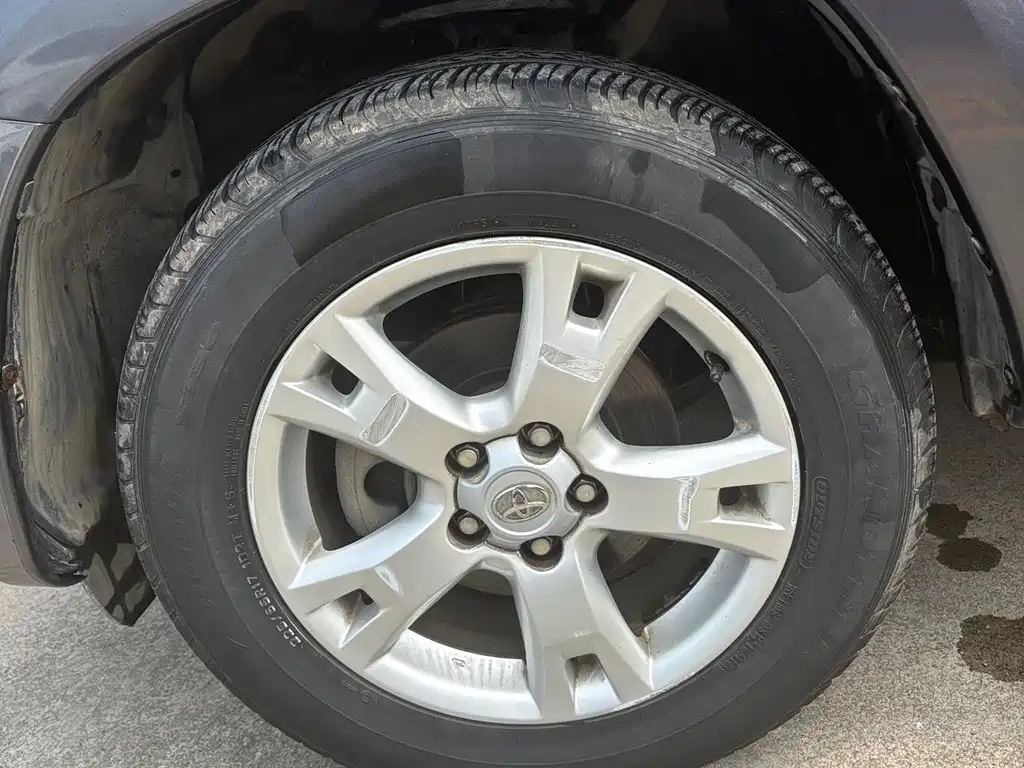Toyota RAV4 2012 2.4L AT Luxury