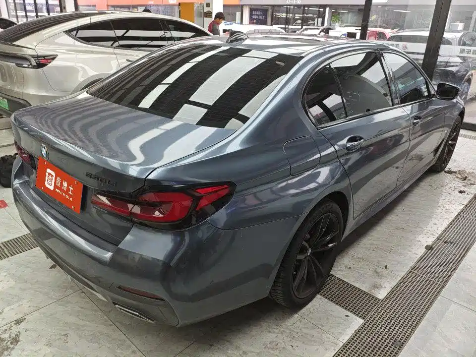BMW 5 Series — миниатюра 8