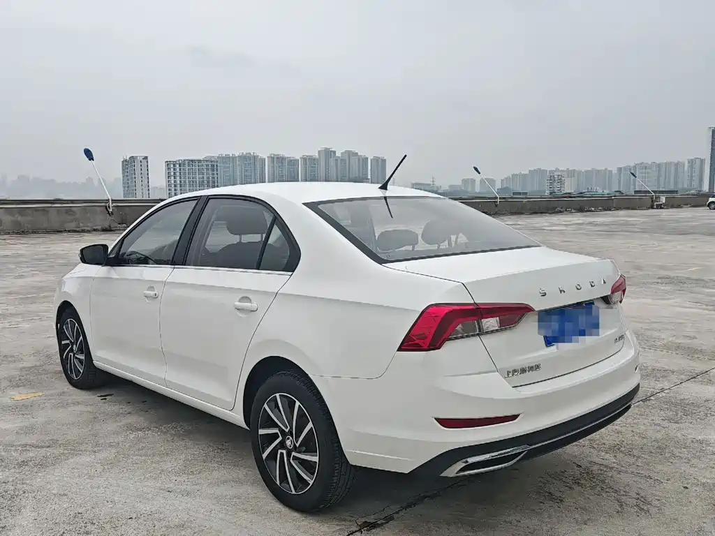 Skoda Rapid — миниатюра 4