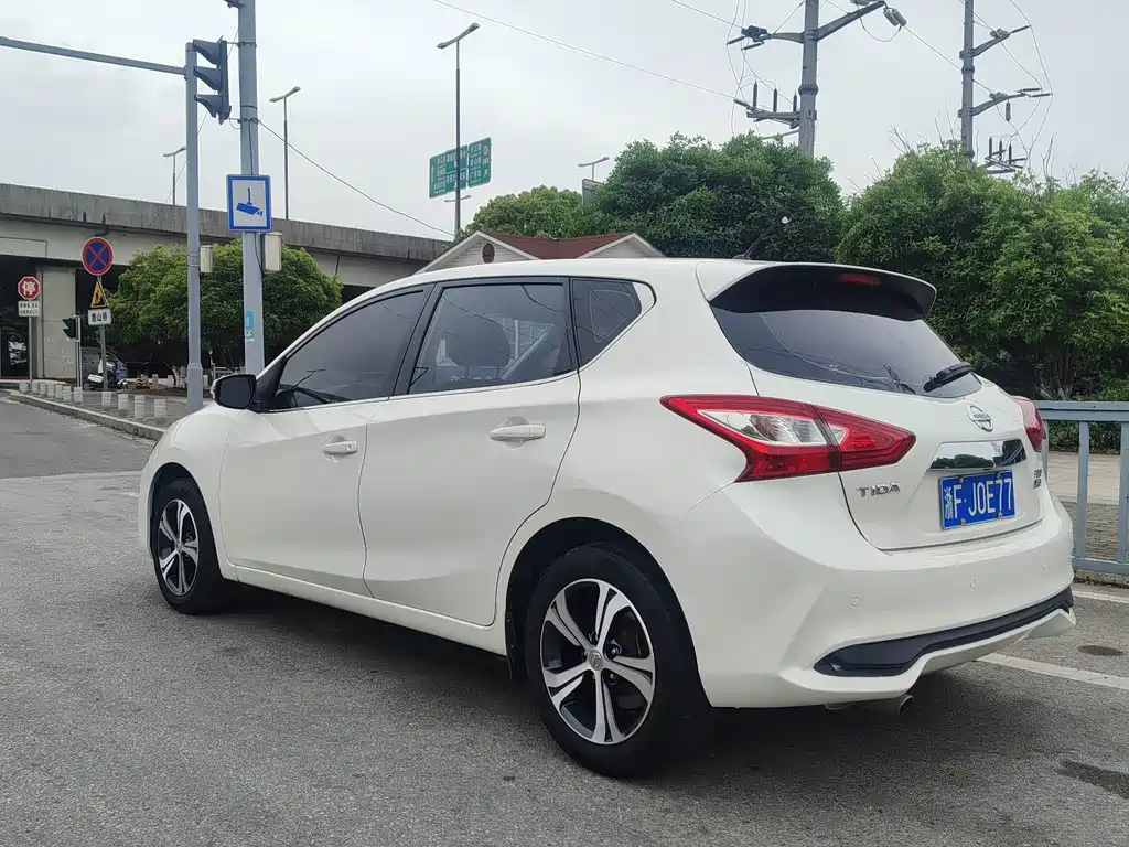 Nissan Tiida — миниатюра 6