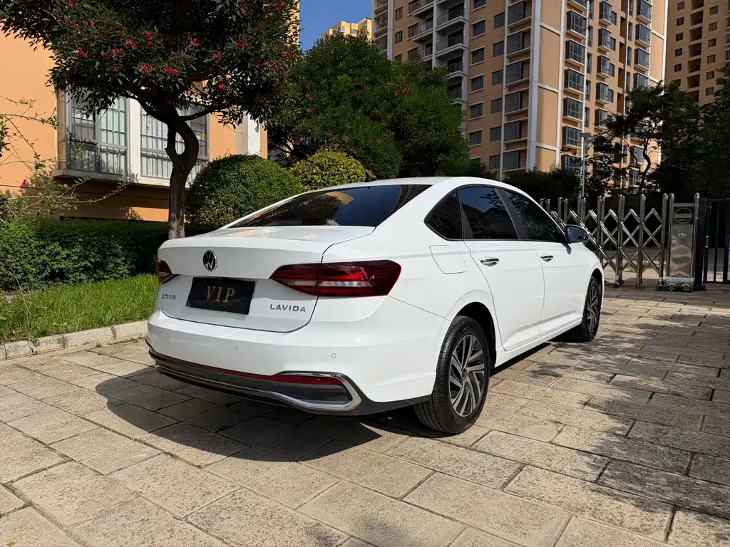 Volkswagen Lavida — миниатюра 4