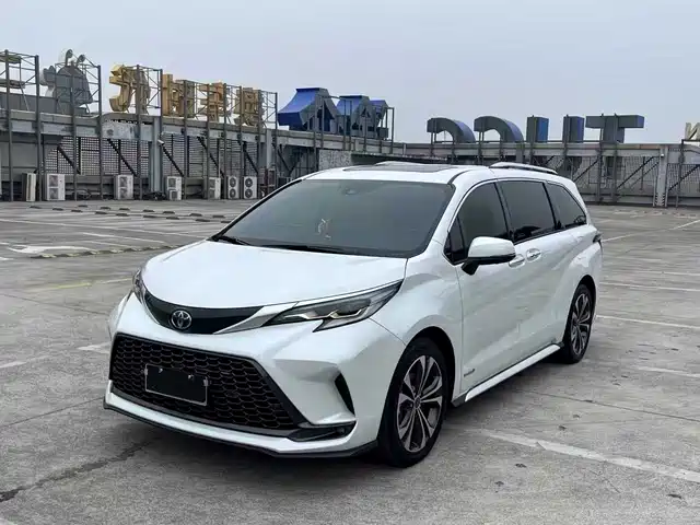 TOYOTA GREVIA 2023