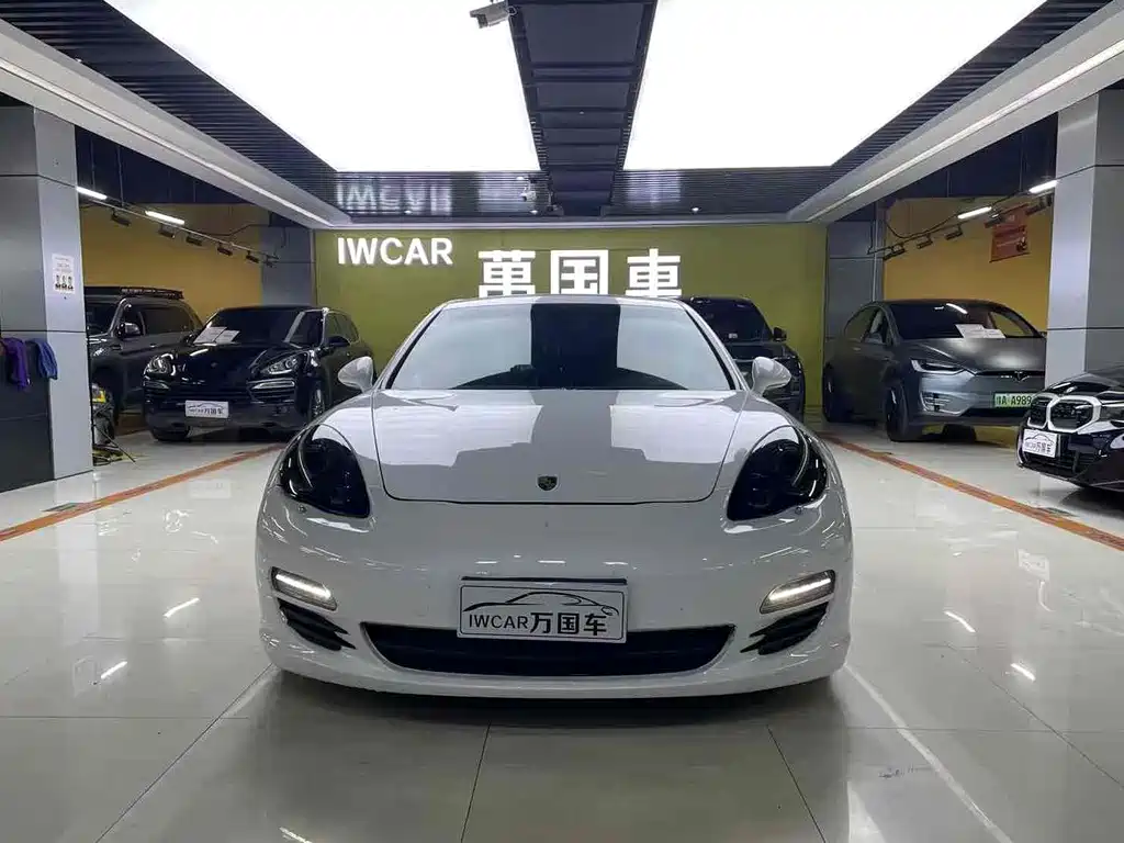 Porsche Panamera 2013 Panamera 4 Platinum Edition 3.6L