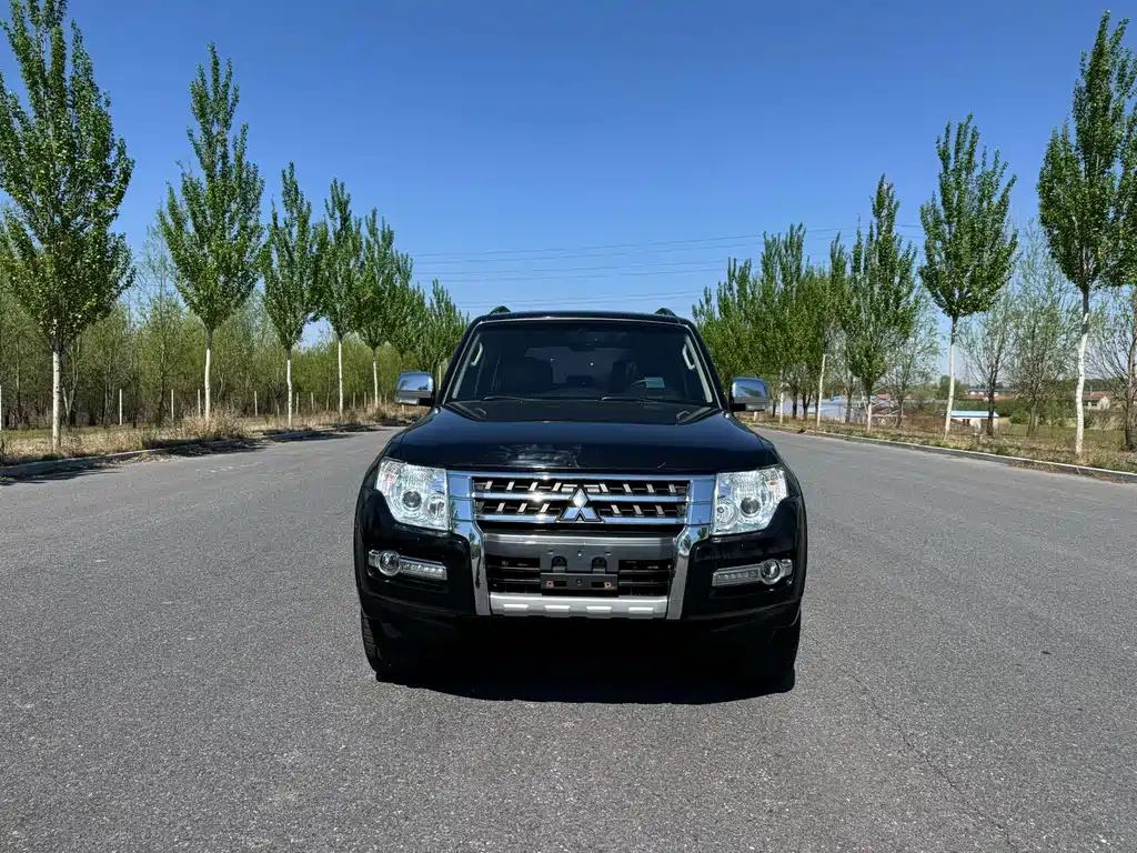 Купить Mitsubishi Pajero (Import)