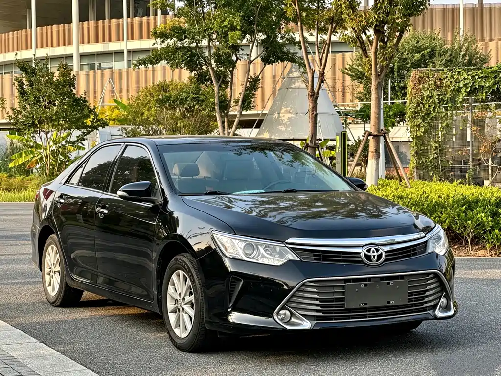 Toyota Camry — миниатюра 3