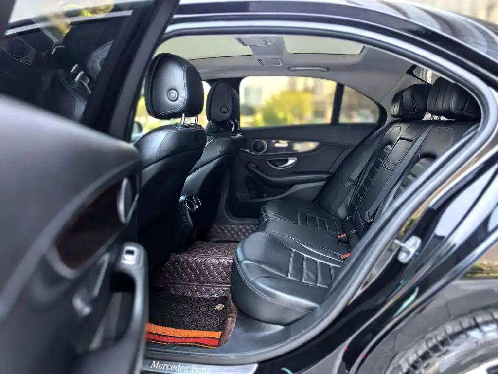 Mercedes-Benz C-Class — миниатюра 13