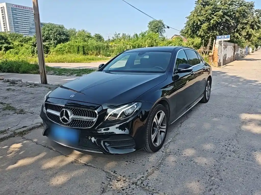 Mercedes-Benz E-Class — миниатюра 2