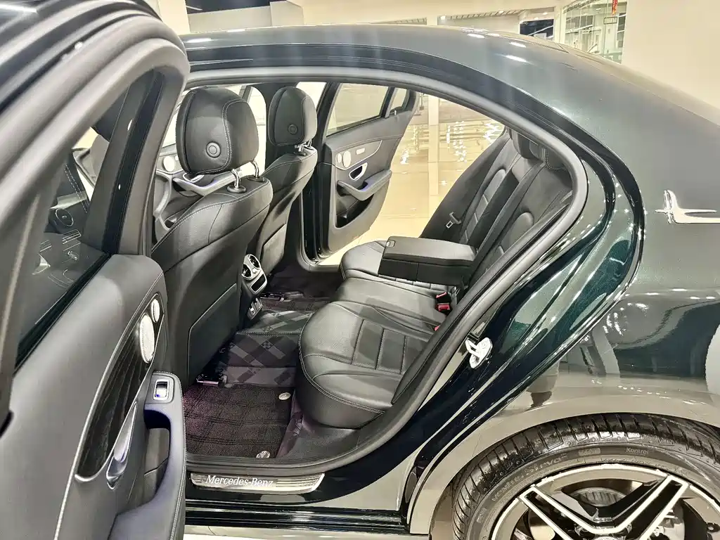 Mercedes-Benz C-Class — миниатюра 12