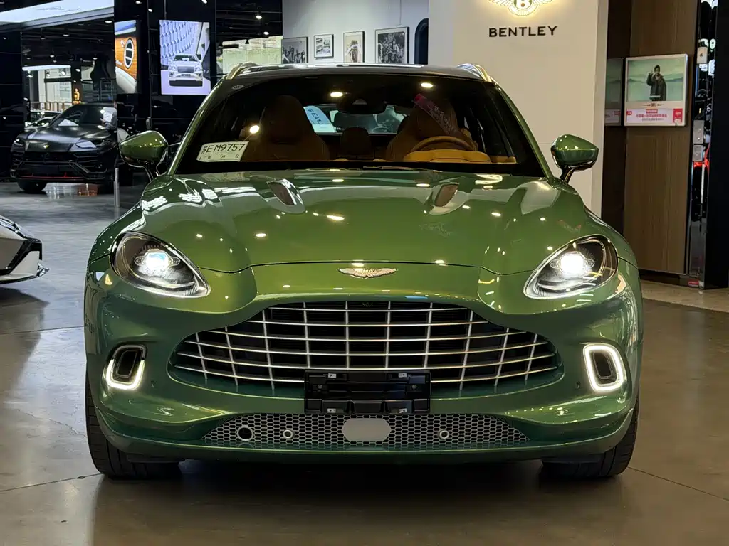 Aston Martin DBX 2022 3.0T STRAIGHT-SIX