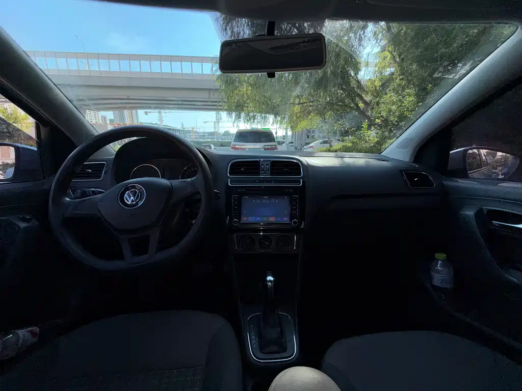 Volkswagen Polo 2014 1.6L AT Comfort