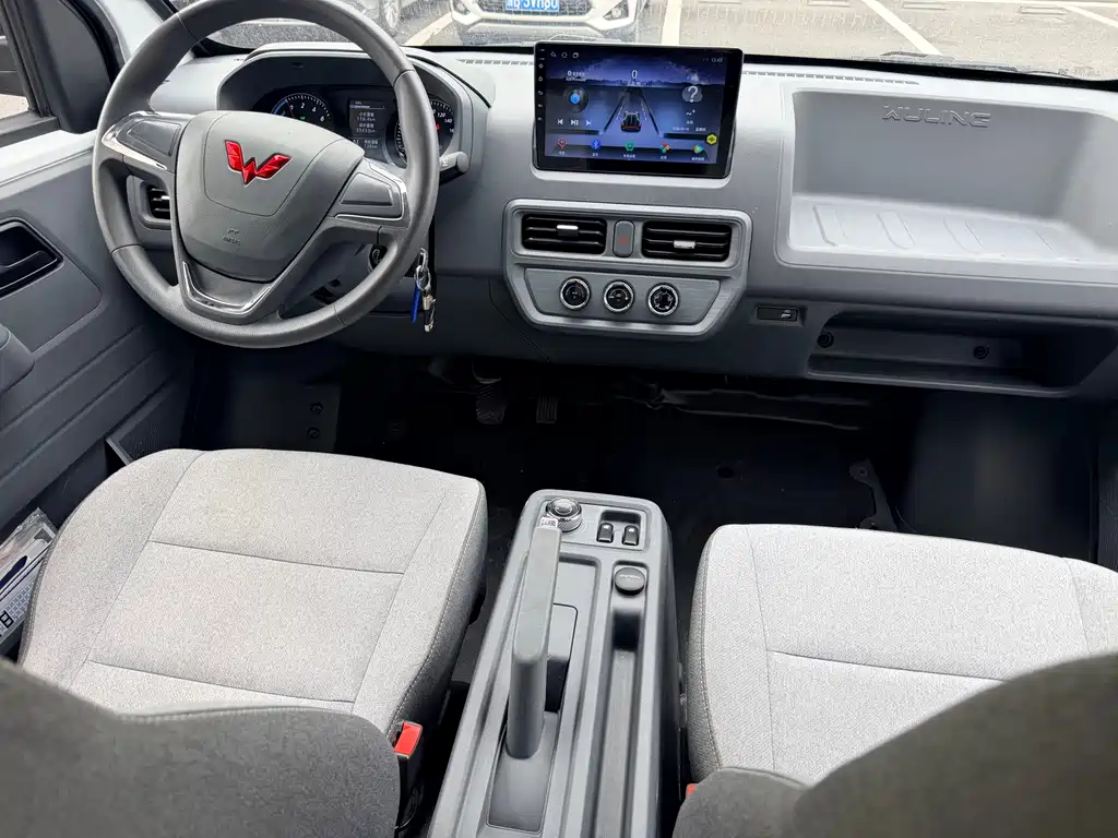 Wuling Yangguang — миниатюра 4