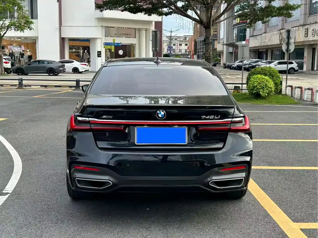 BMW 7 Series — миниатюра 7