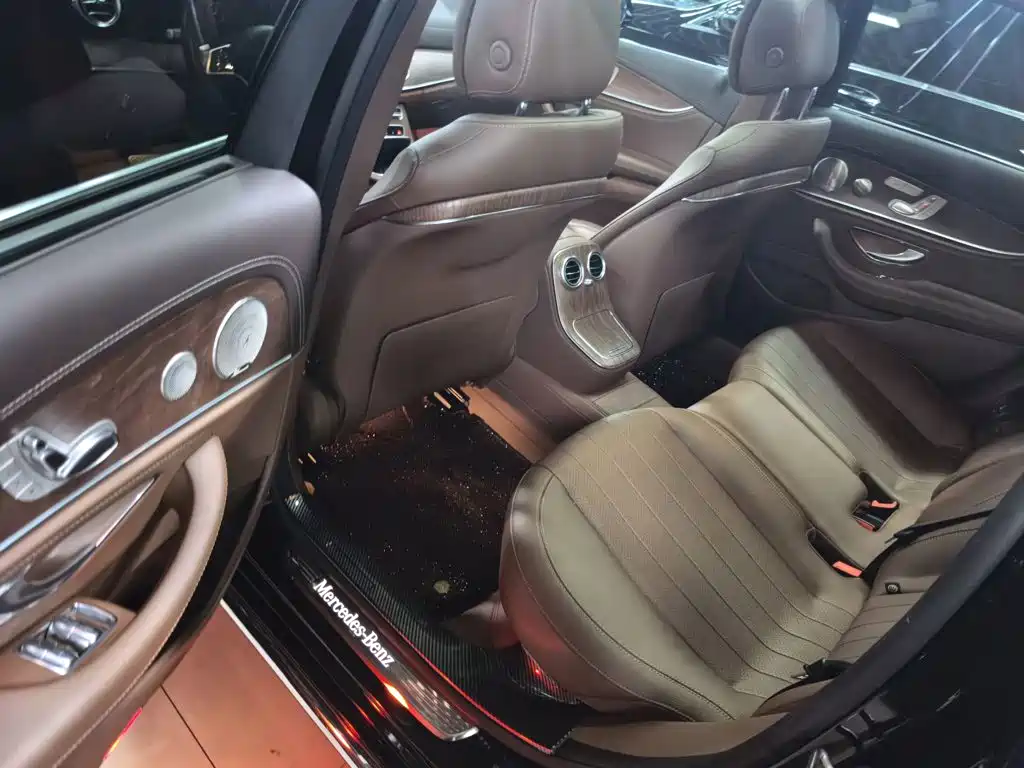 Mercedes-Benz E-Class — миниатюра 13