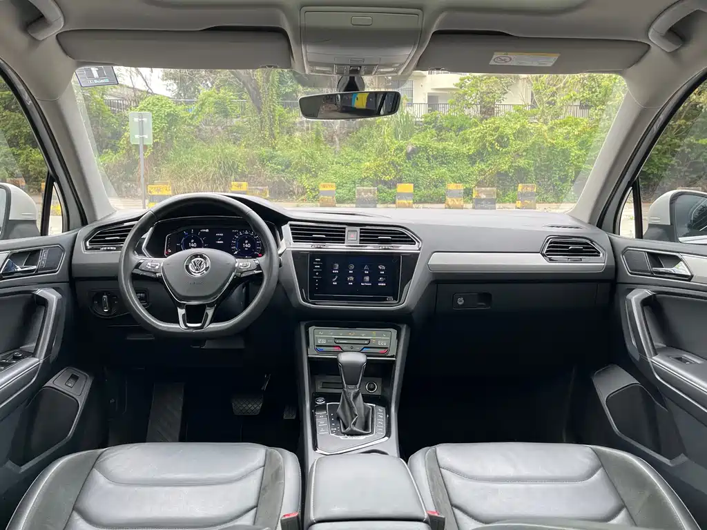 Volkswagen Tiguan L PHEV — миниатюра 21