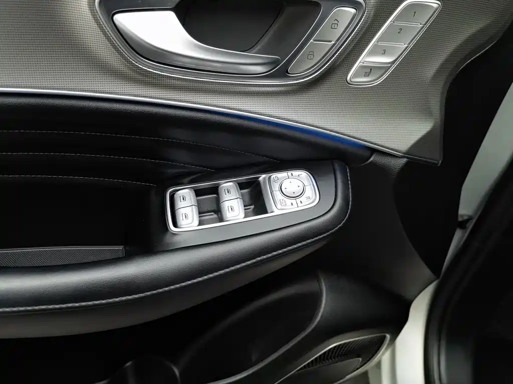 Roewe RX5 MAX — миниатюра 9