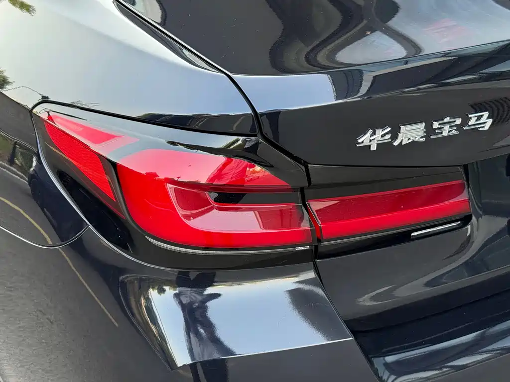 BMW 5 Series — миниатюра 26