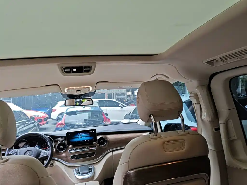 Mercedes-Benz V-Class — миниатюра 18