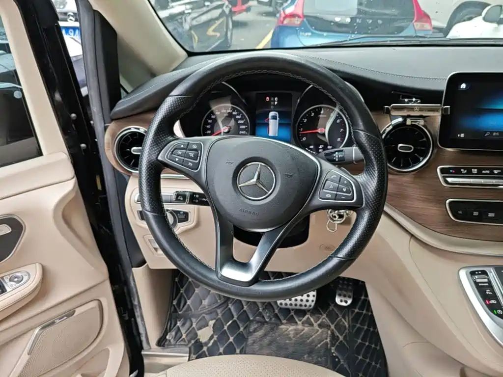 Mercedes-Benz V-Class — миниатюра 11