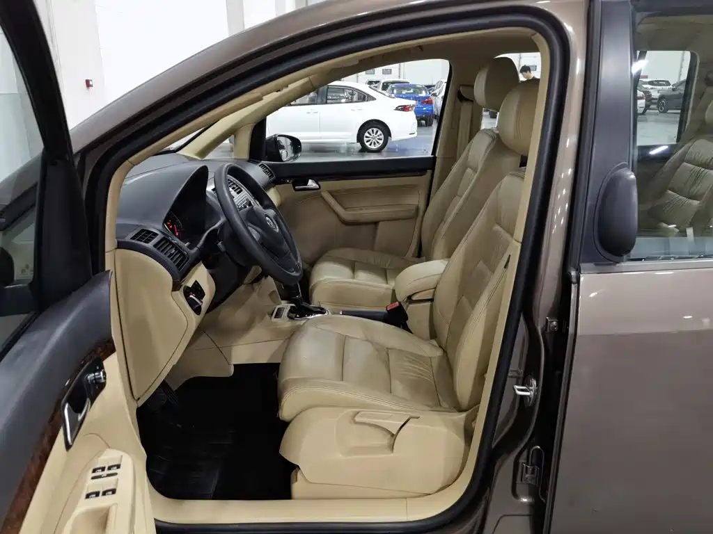 Volkswagen Touran — миниатюра 10