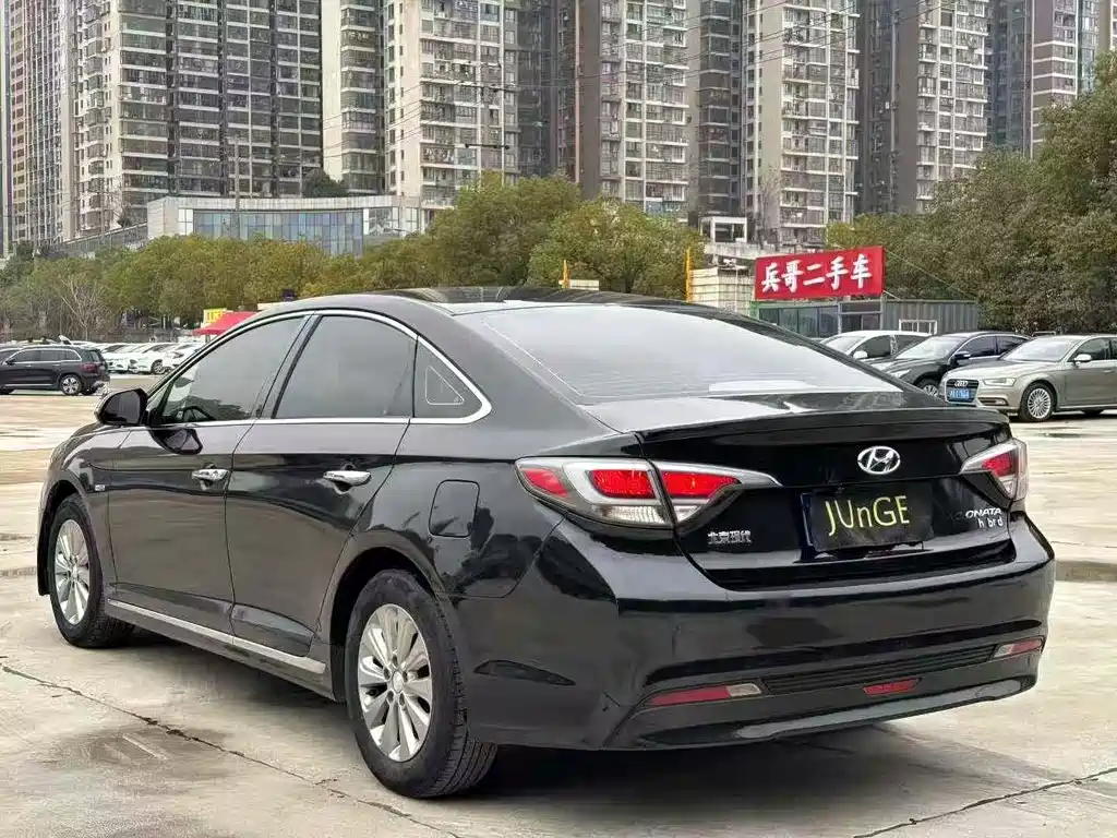 HYUNDAI SONATA