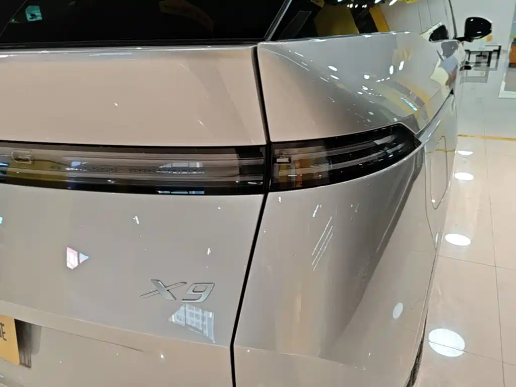 XPeng X9 — миниатюра 8