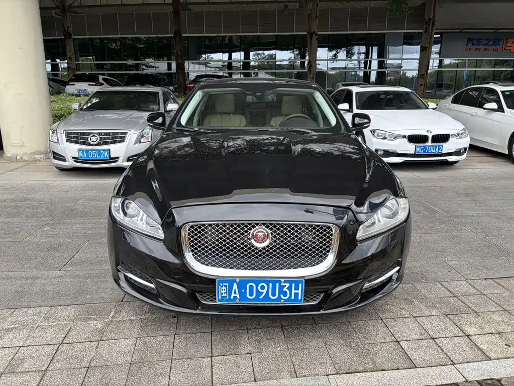 Jaguar XJ — миниатюра 2