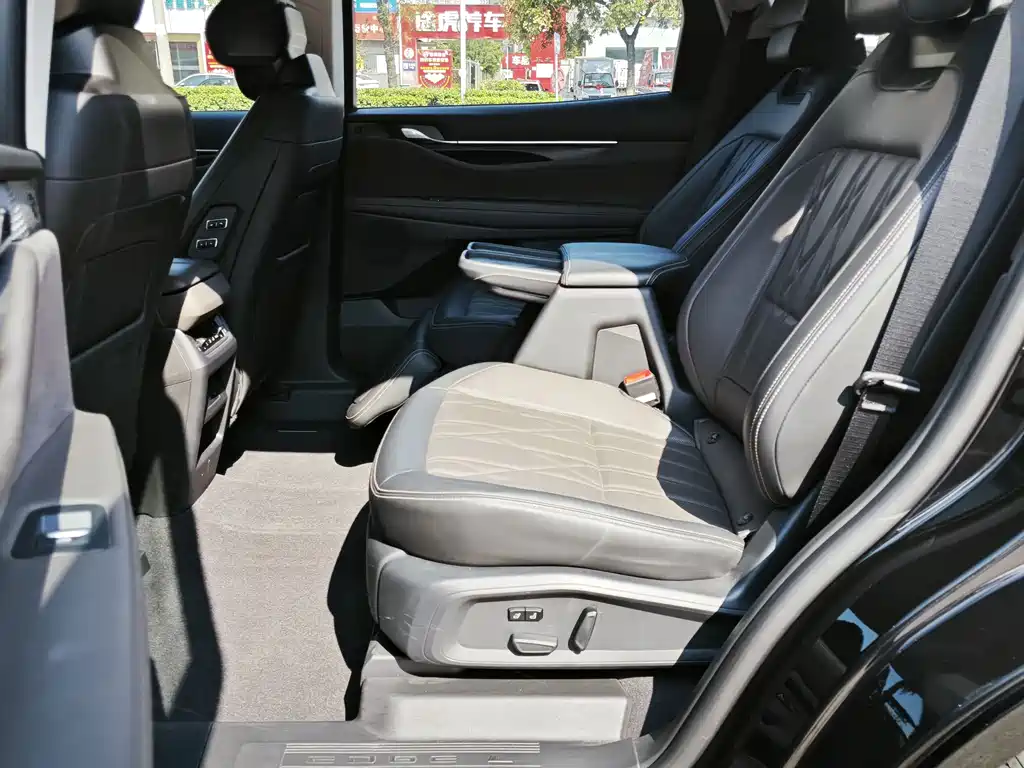 Ford Edge — миниатюра 6