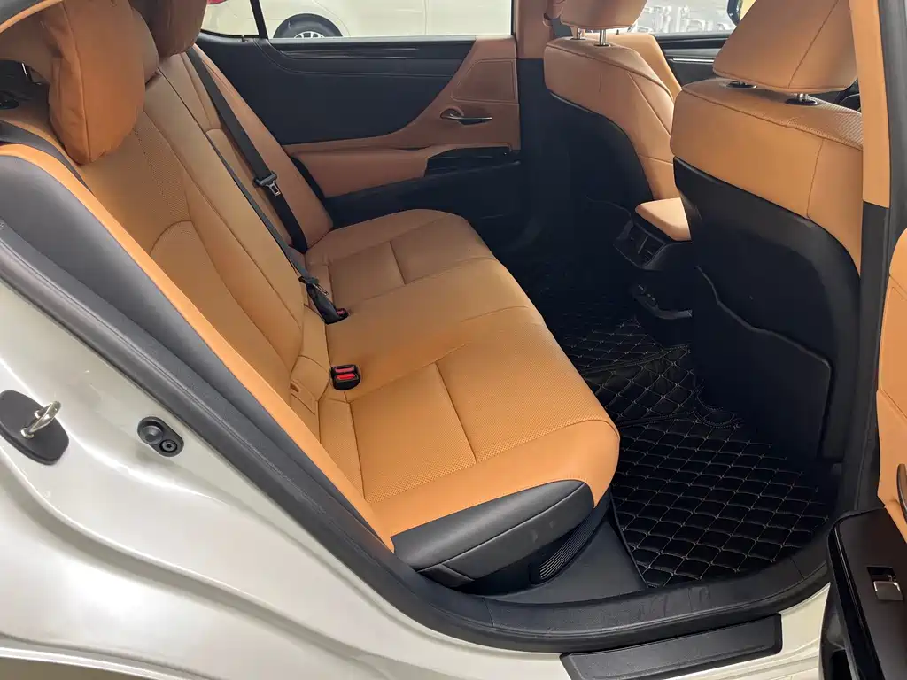 Lexus ES — миниатюра 10
