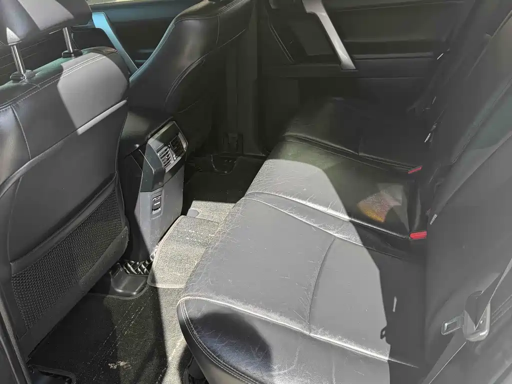 Toyota Land Cruiser Prado 2016 2.7L AT Standard