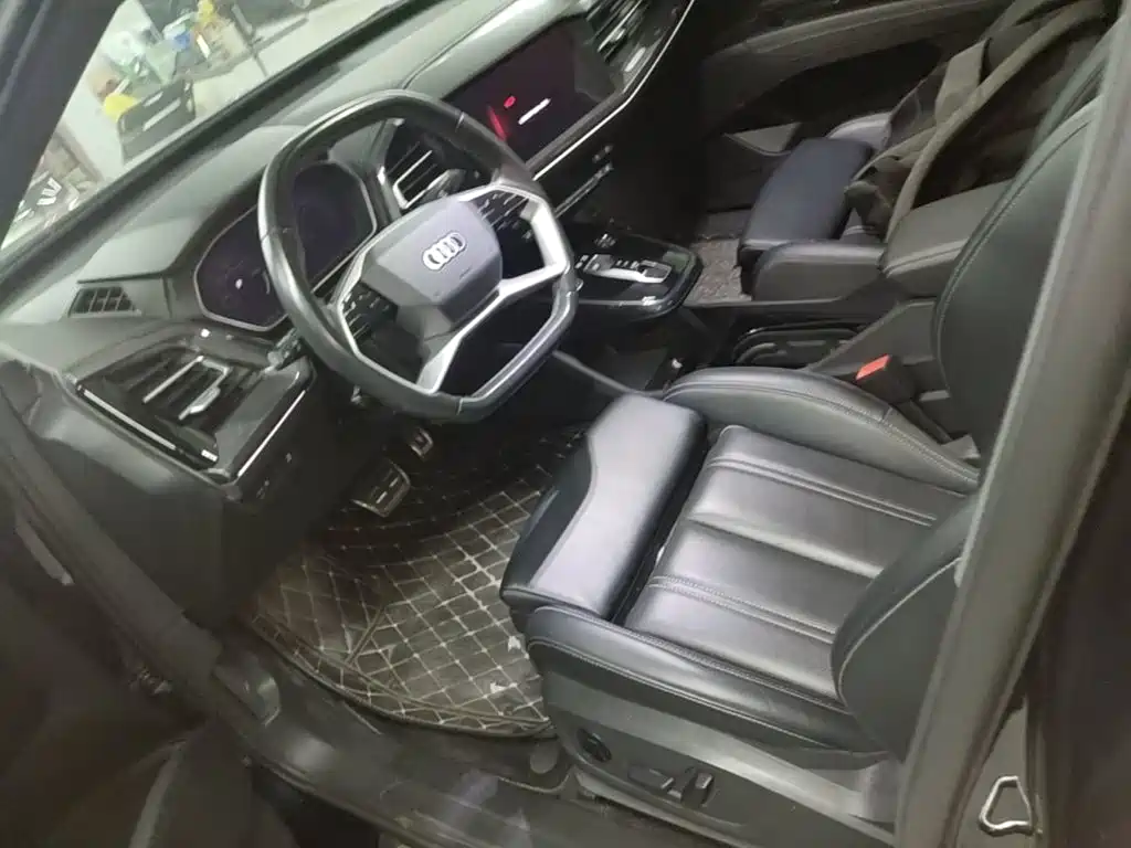 Audi Q4 e-tron — миниатюра 15
