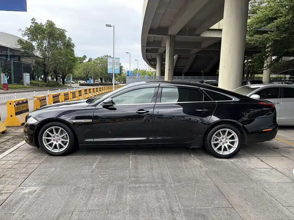 Jaguar XJ — миниатюра 4