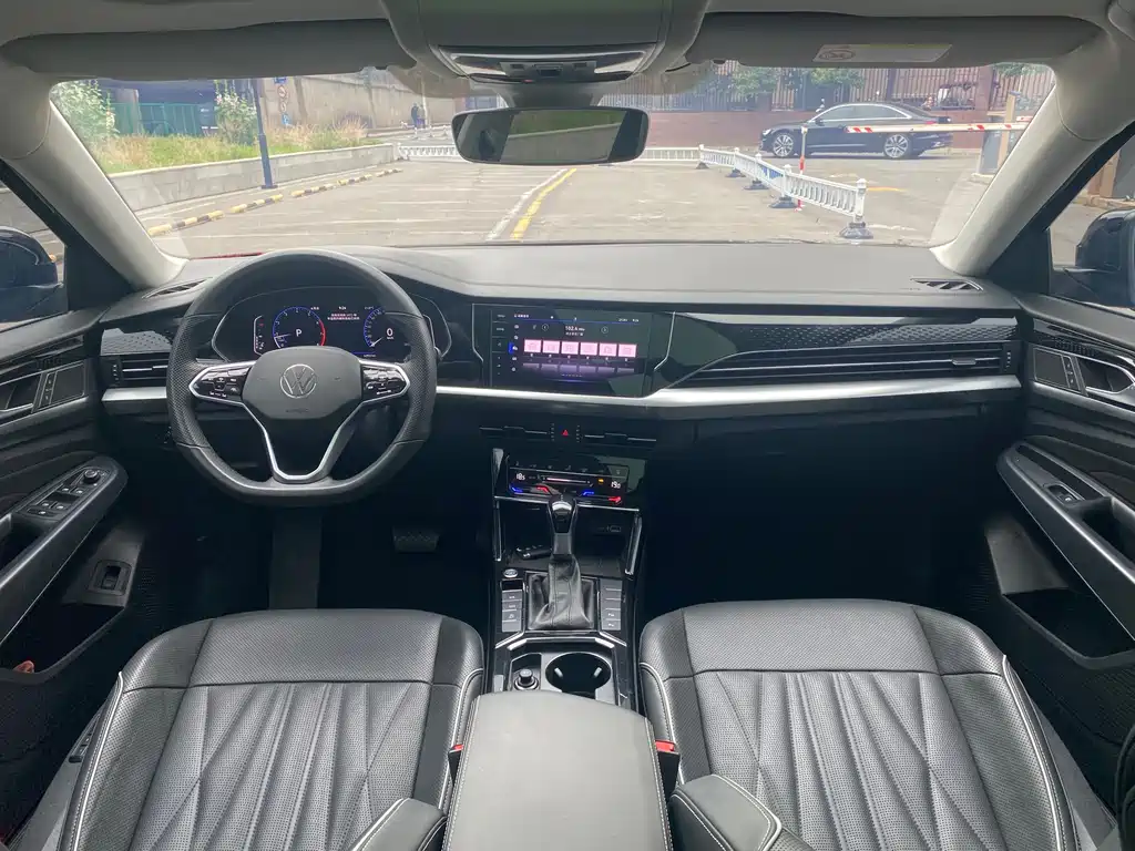 Volkswagen Passat 2022 330TSI Luxury