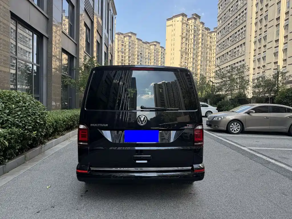 Volkswagen Multivan — миниатюра 6