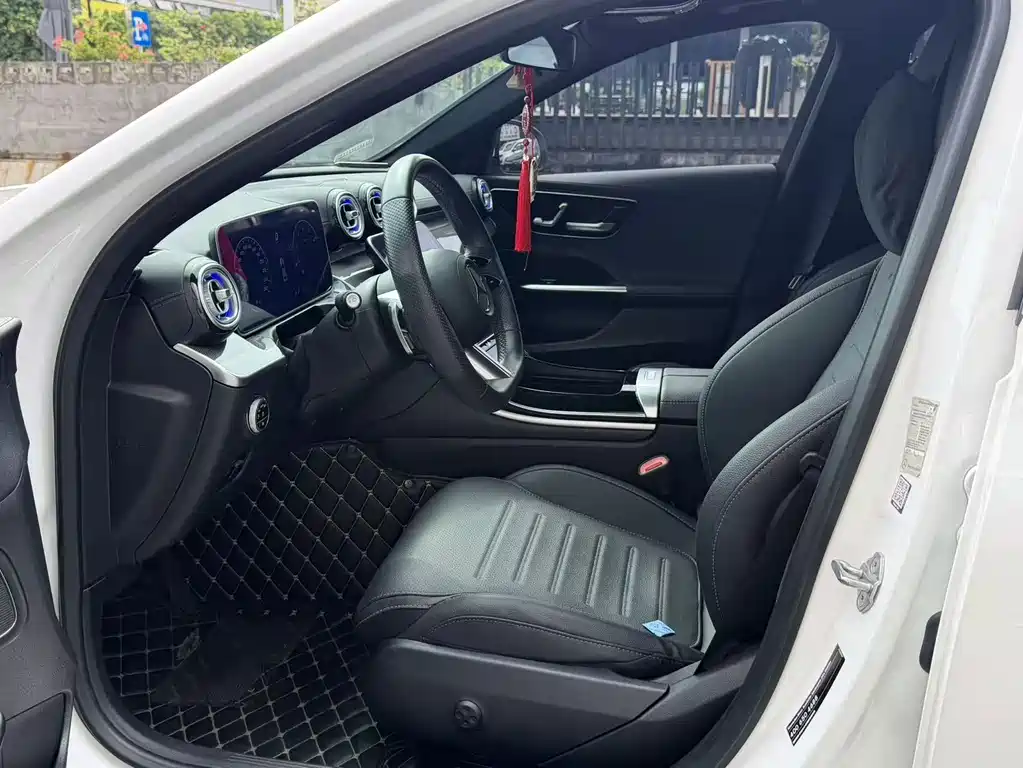 Mercedes-Benz C-Class — миниатюра 6