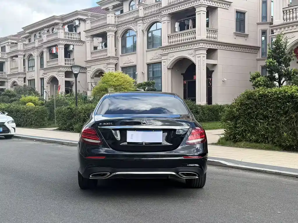 Mercedes-Benz E-Class — миниатюра 5