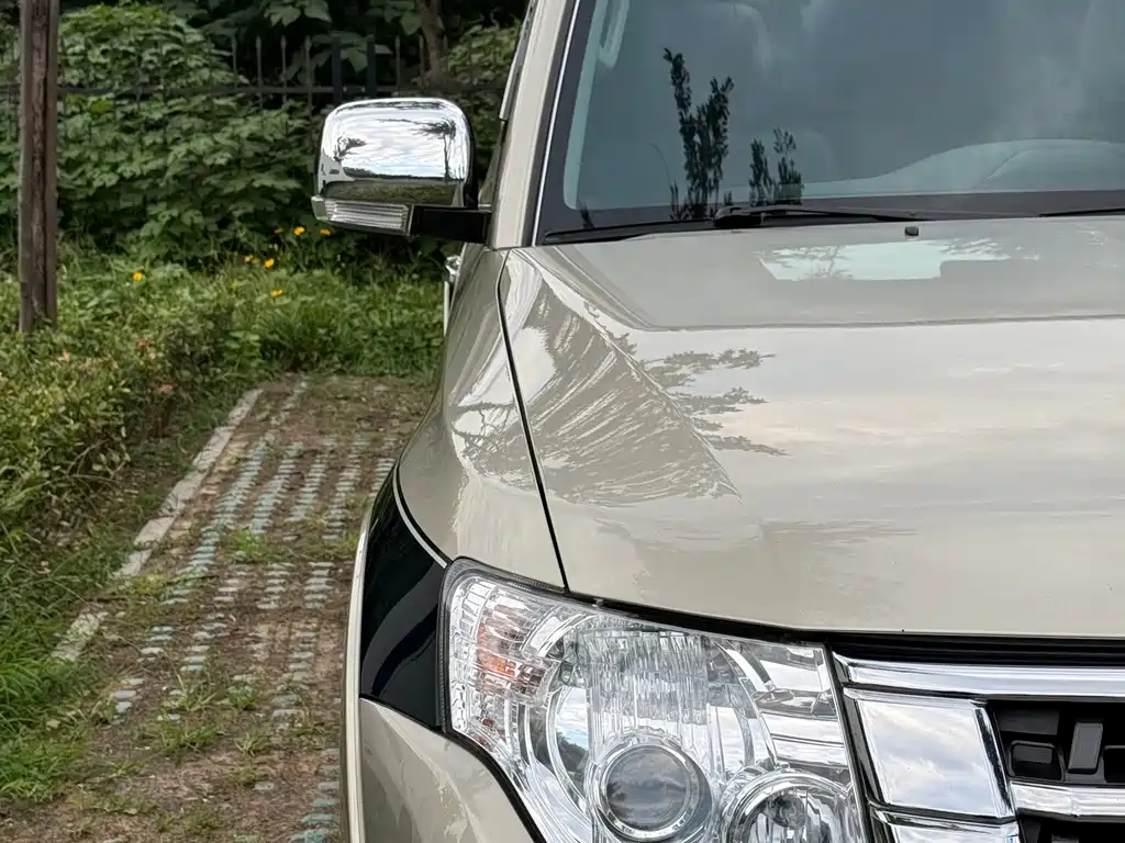 Mitsubishi Pajero (Import) — миниатюра 4