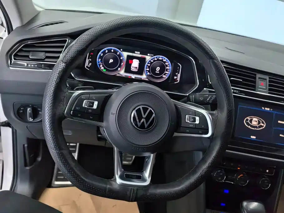 Volkswagen Tiguan L — миниатюра 15