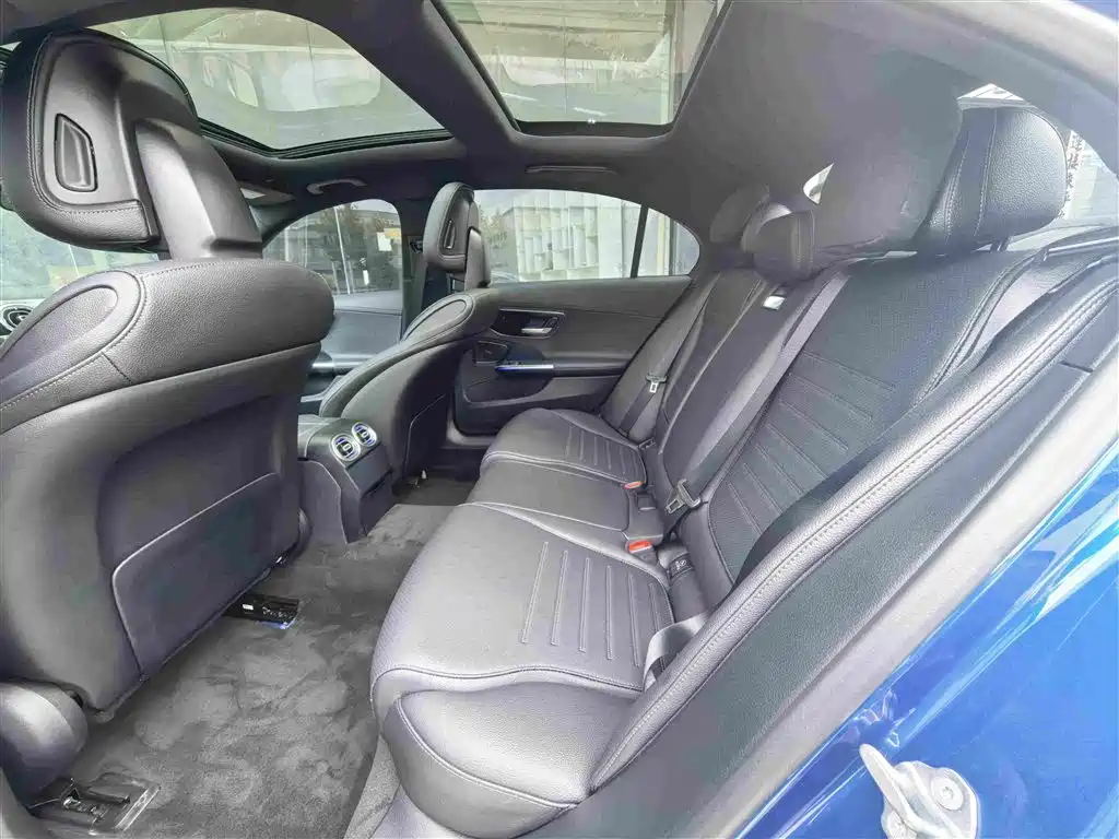Mercedes-Benz C-Class — миниатюра 12